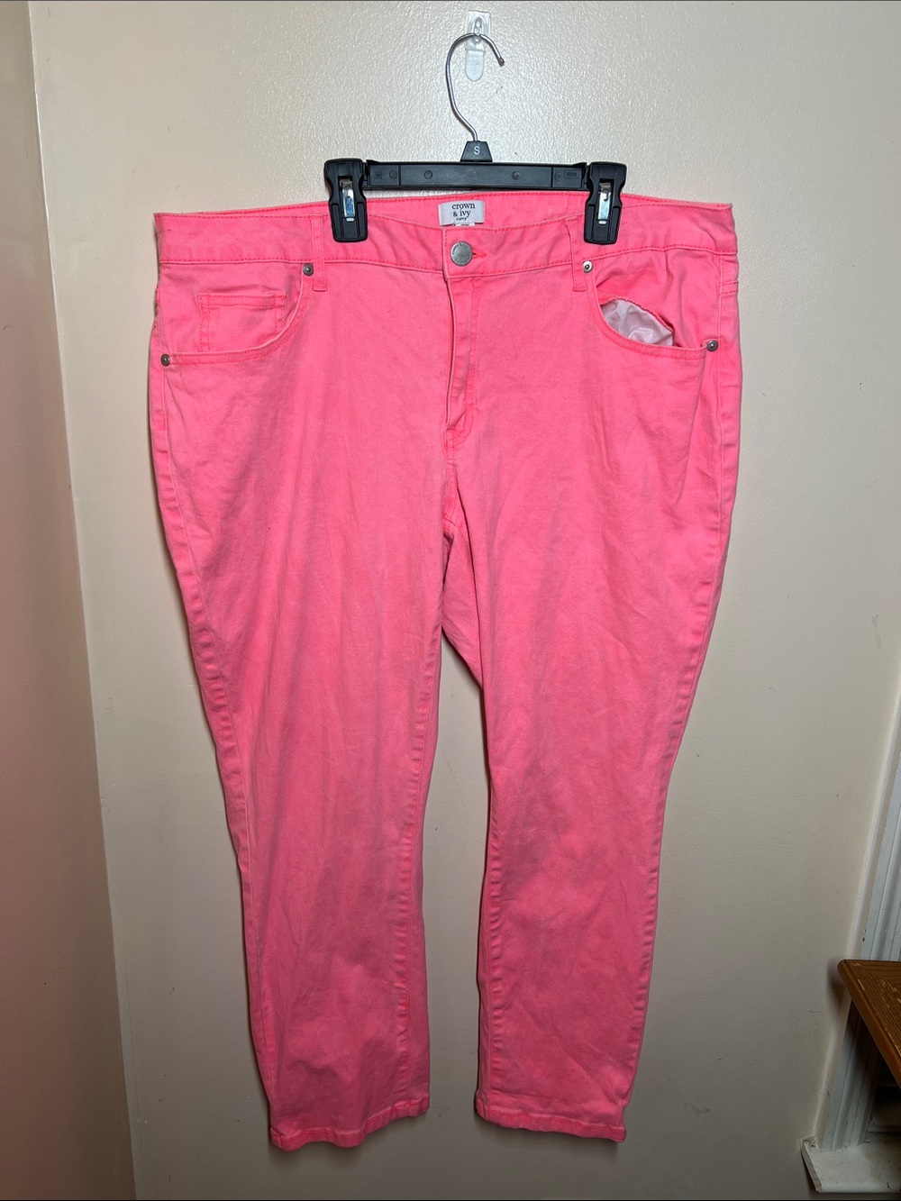 Crown & ivy Women's Coral Pink Jeans